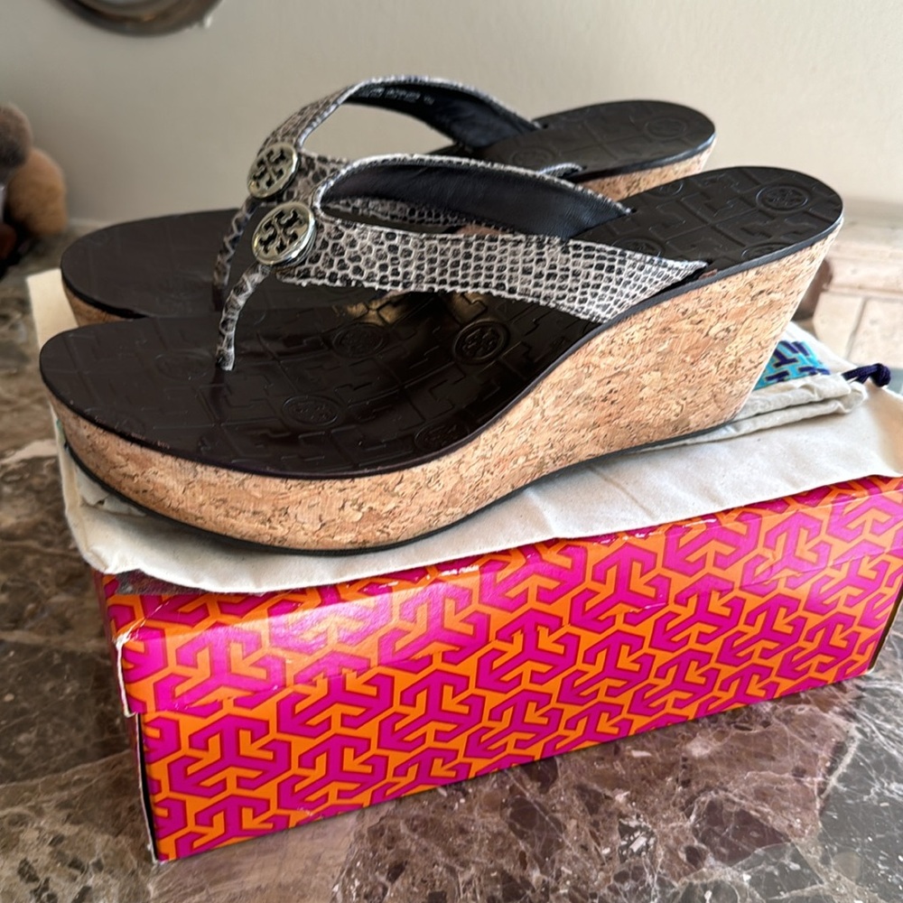 Tory Burch Thor Wedge, Gray, size 10 - Picture 3 of 7